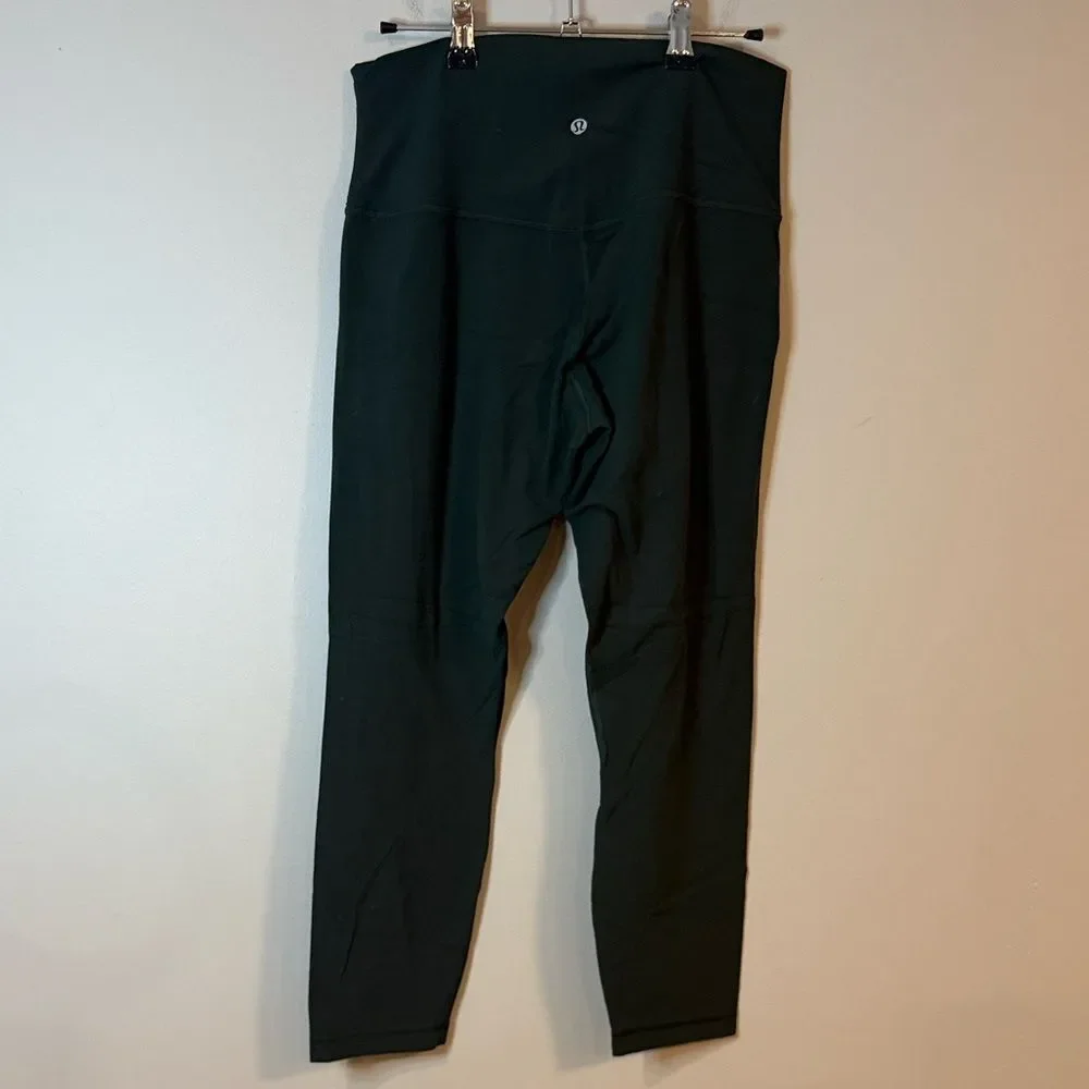 Lululemon dark green smooth leggings in size‎ 10 23” inseam